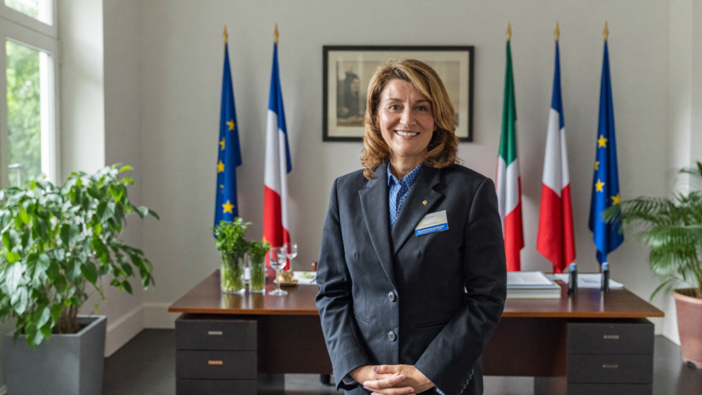 Maire dans son bureau